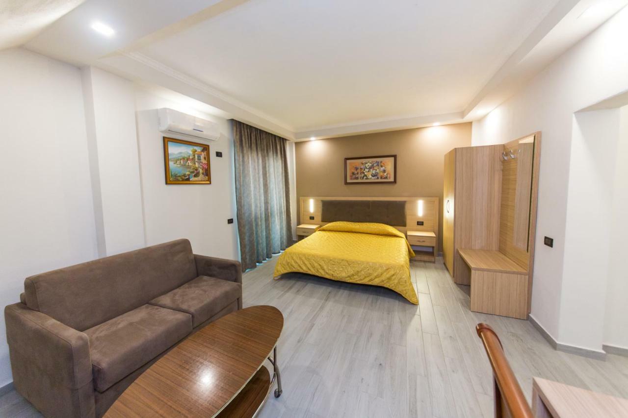 Western Star Hotel Durrës 외부 사진